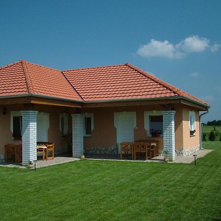 Horvathapartman Buk Ngoại thất bức ảnh